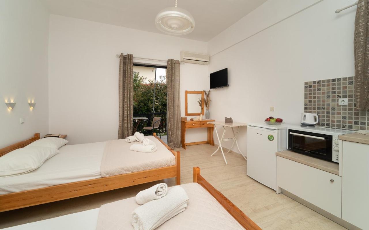 Tsimiklis Apartments Финикунда Екстериор снимка