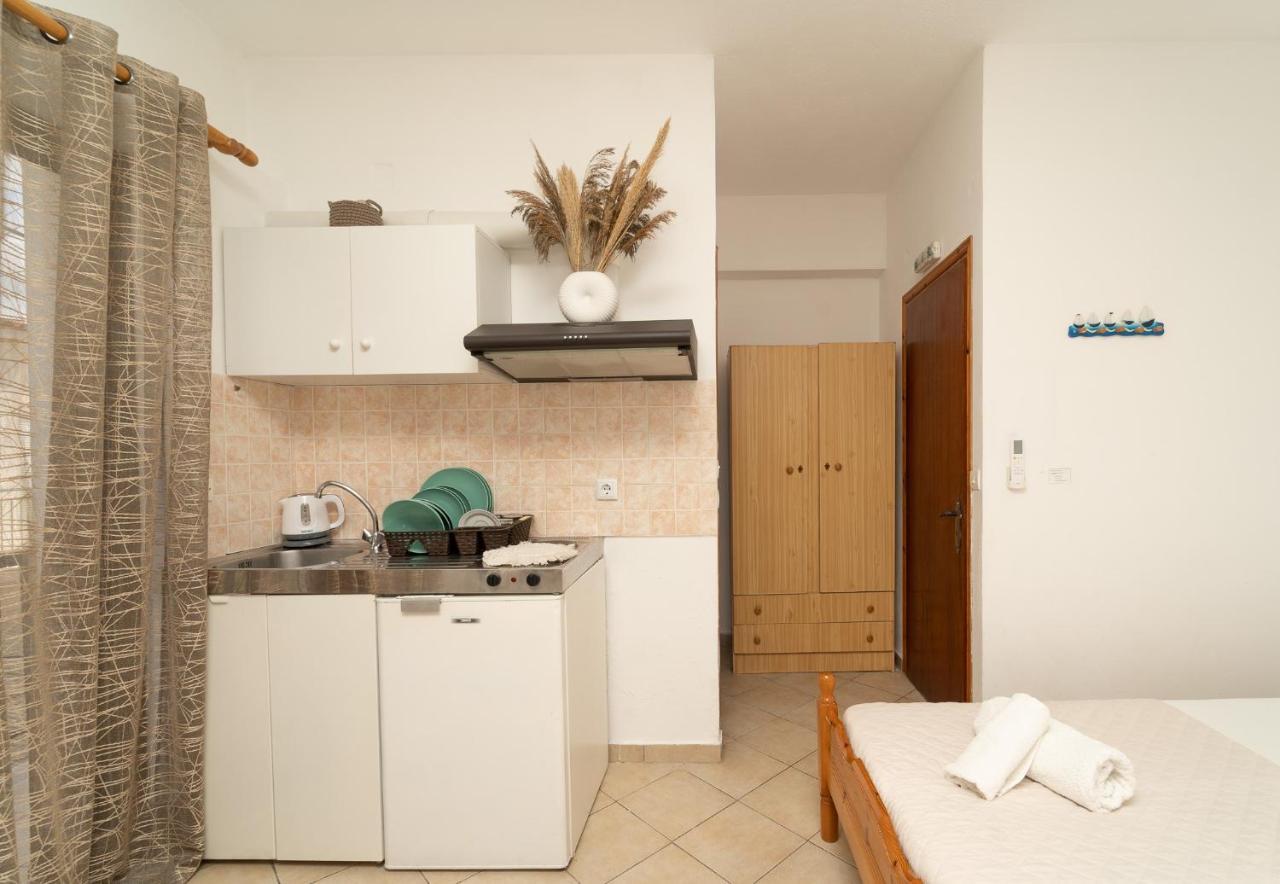 Tsimiklis Apartments Финикунда Екстериор снимка