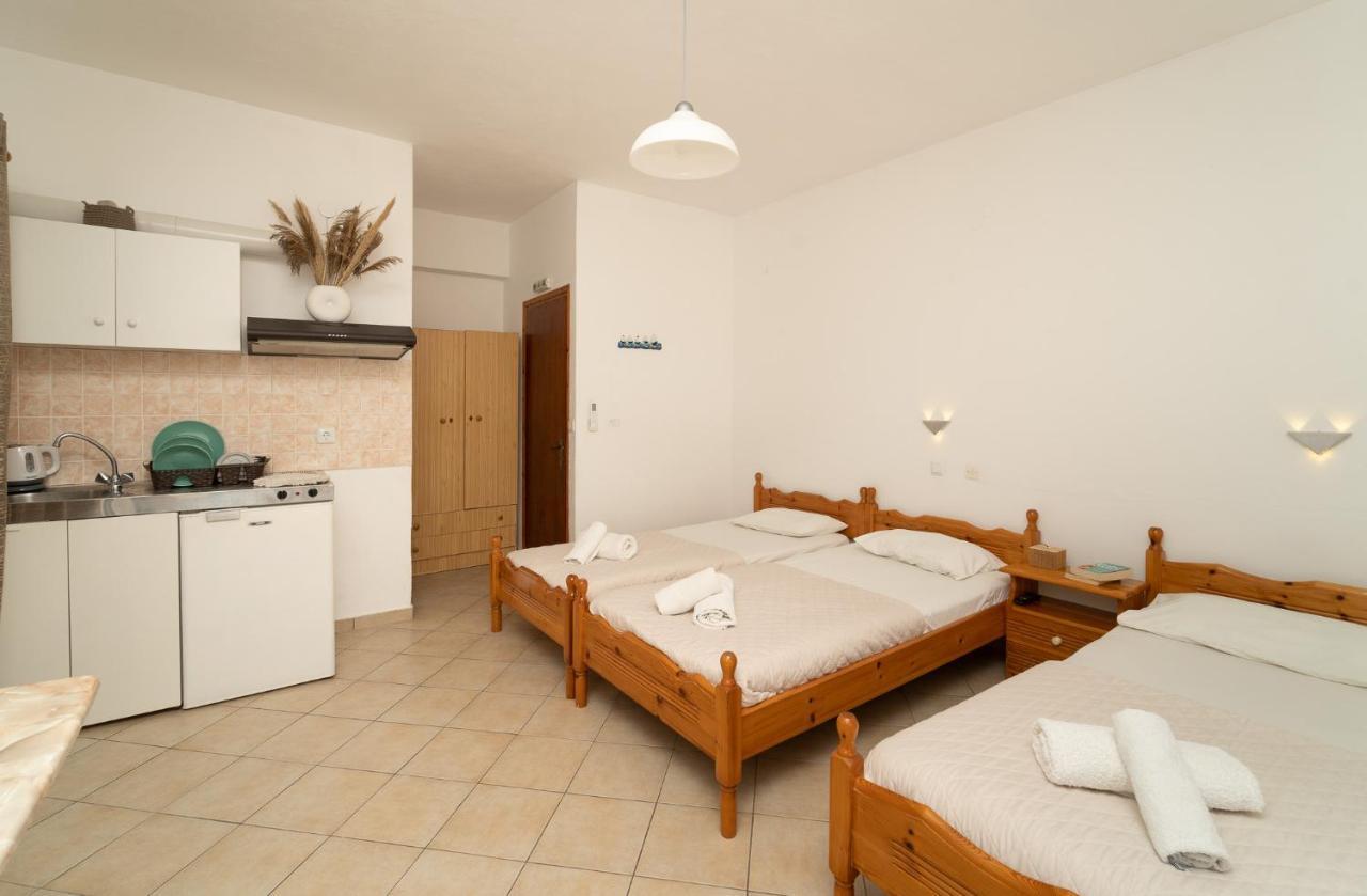 Tsimiklis Apartments Финикунда Екстериор снимка