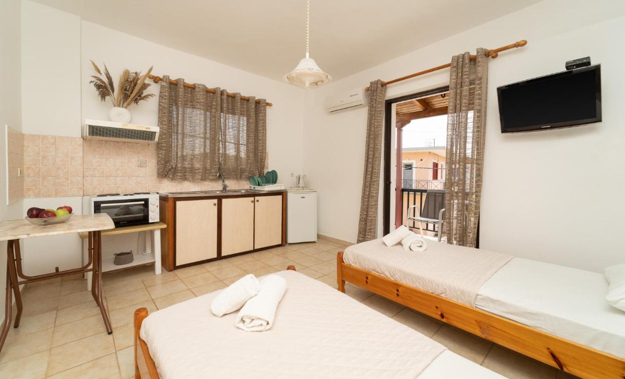 Tsimiklis Apartments Финикунда Екстериор снимка