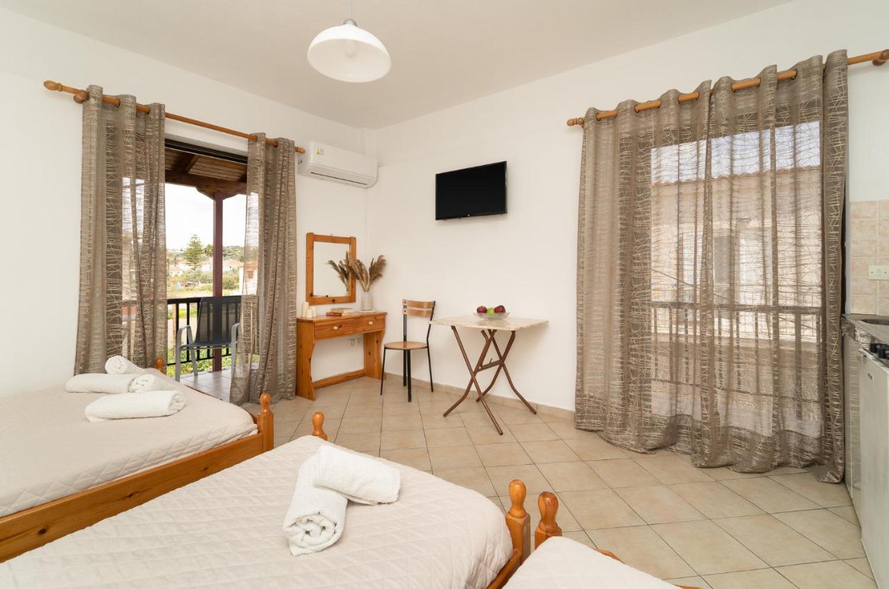Tsimiklis Apartments Финикунда Екстериор снимка