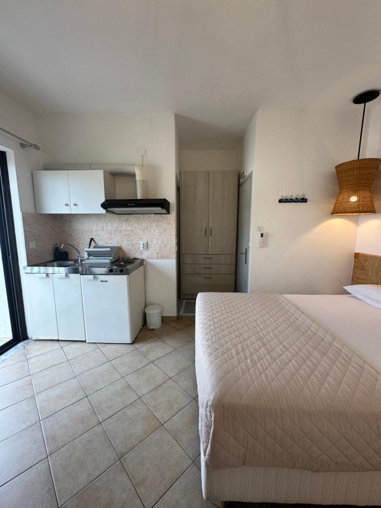 Tsimiklis Apartments Финикунда Екстериор снимка